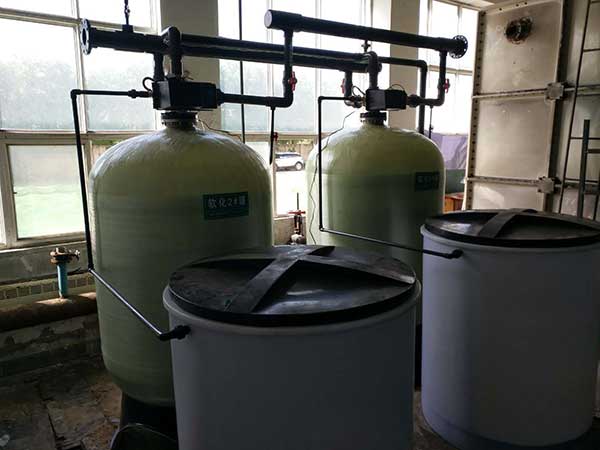 天津某換熱站采購35T雙罐同時運行全自動水處理設備